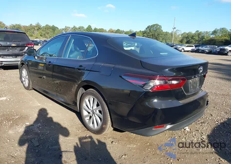 2022 Toyota Camry Le z USA, uszkodzony, nr VIN 4T1C11AK6NU047710
